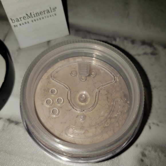 SOLD-Bare Minerals Original Loose Foundation Fair C10 - Picture 4 of 6